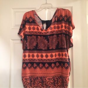 Women’s blouse - Coral and Navy color - no tag,  but fits like a 1X